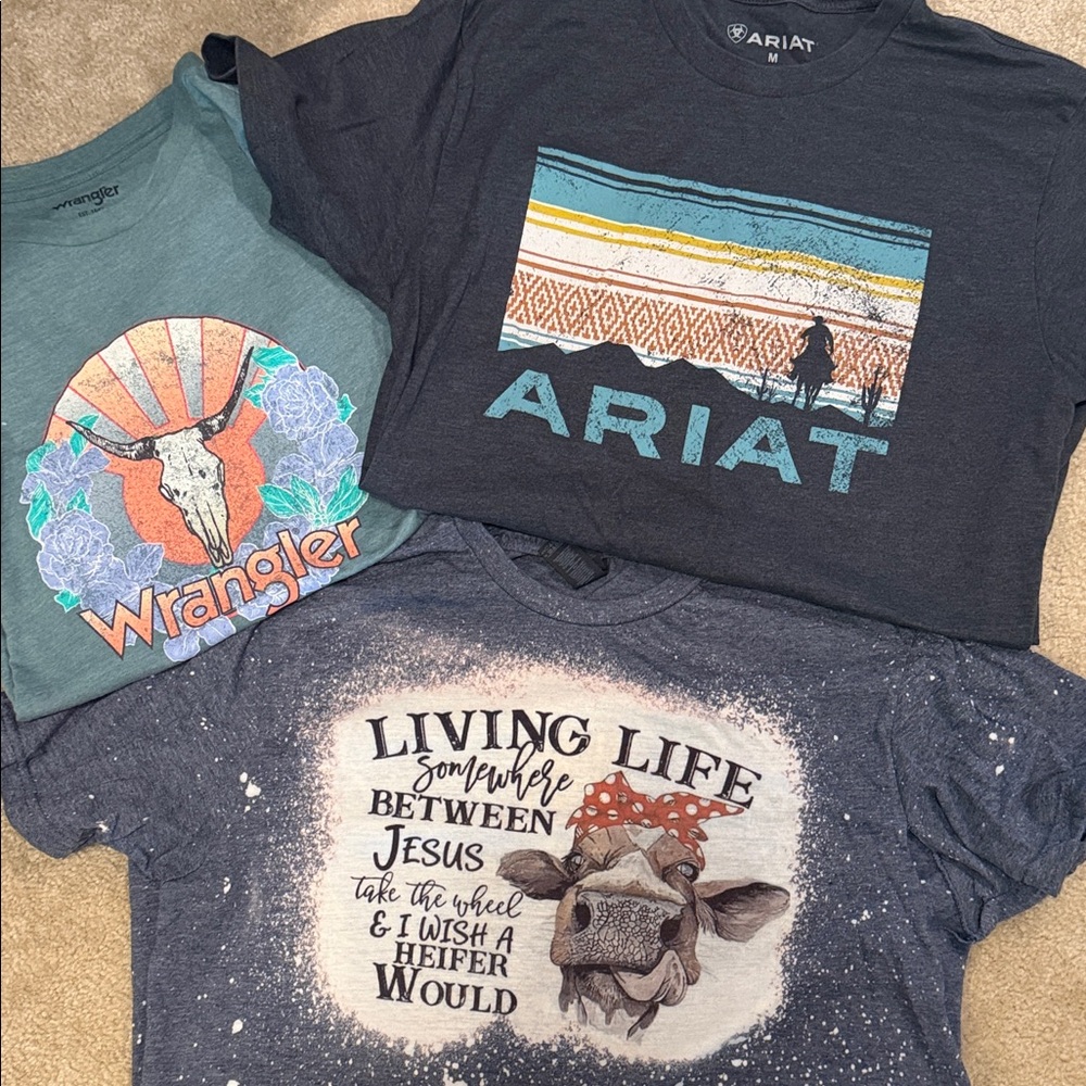 Lot of 3 women’s Medium Western Ts